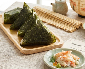 Онигири с крабовым мясом